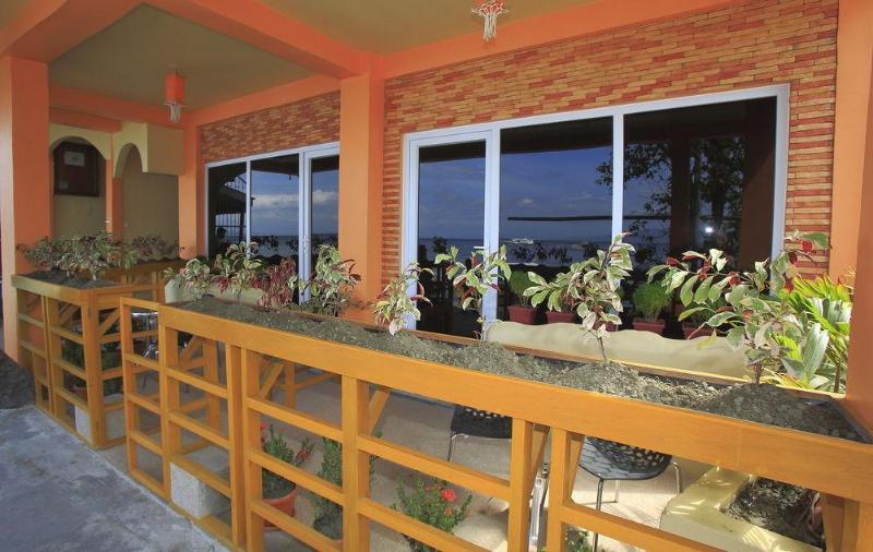פוארטו גאלרה Seashore Beach Resort מראה חיצוני תמונה