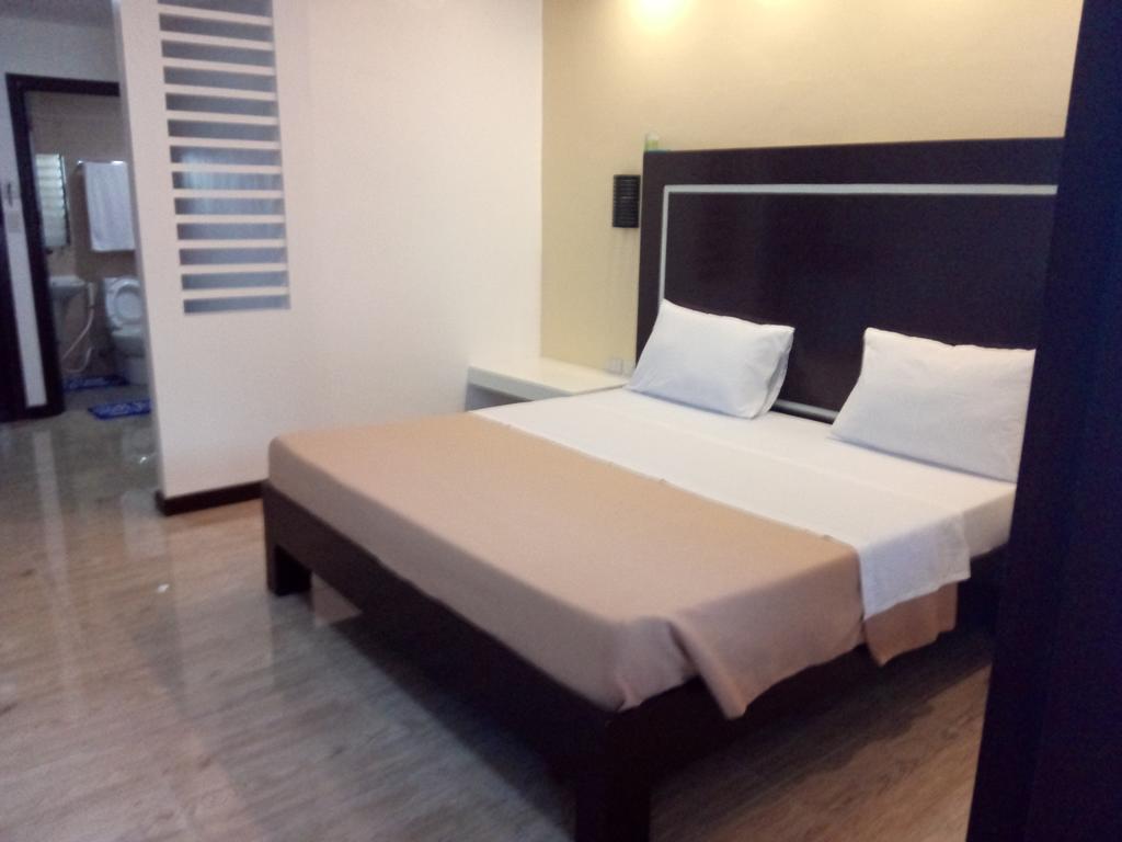 פוארטו גאלרה Seashore Beach Resort מראה חיצוני תמונה